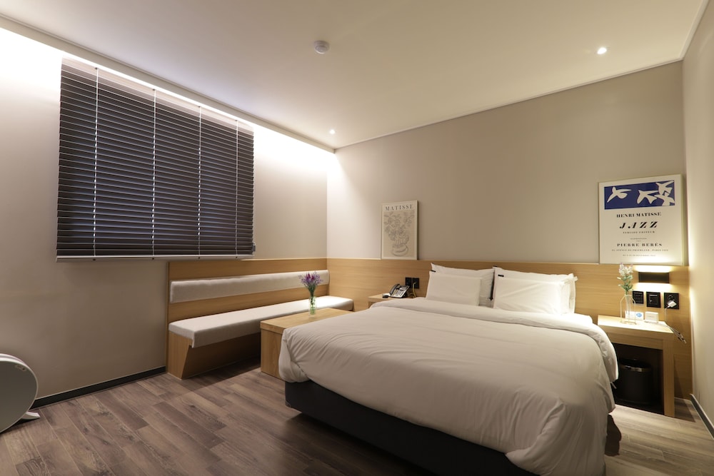 Deluxe Room, 1 King Bed (B)