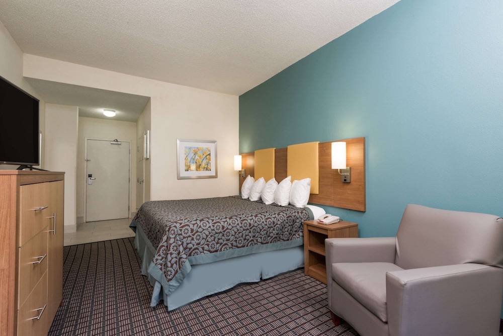 Room, 1 King Bed, Accessible, Non Smoking - Photo 1