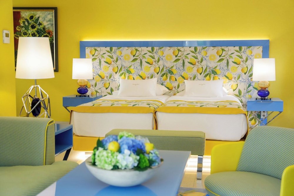 Deluxe Suite photo 2