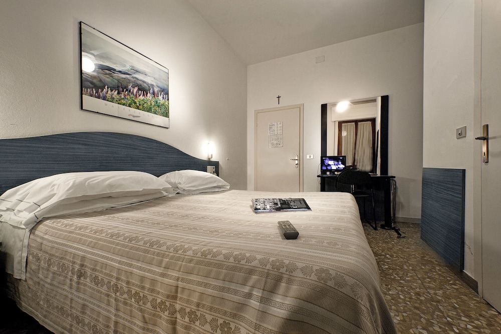 Double or Twin Room photo 1