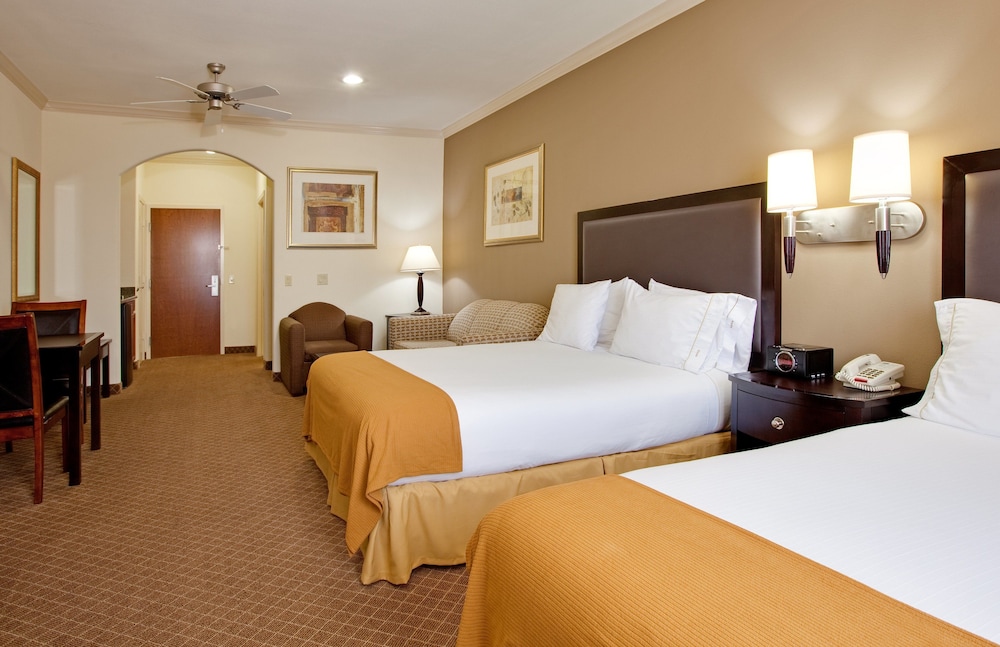 Suite, 2 Queen Beds, Non Smoking photo 1