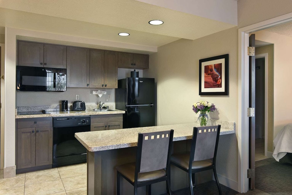 Suite, 1 King Bed, Accessible, Balcony photo 3