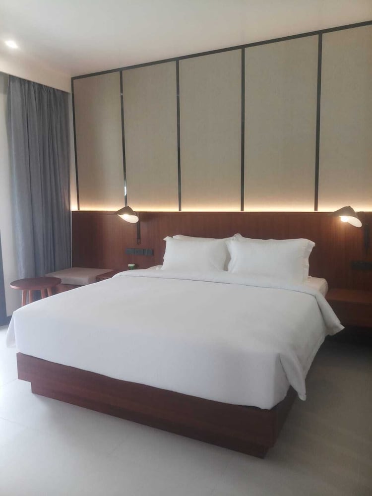 Deluxe Double Room, Balcony, Pool View