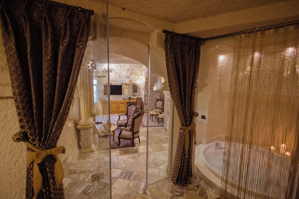 Senior Suite (Caves) photo 3