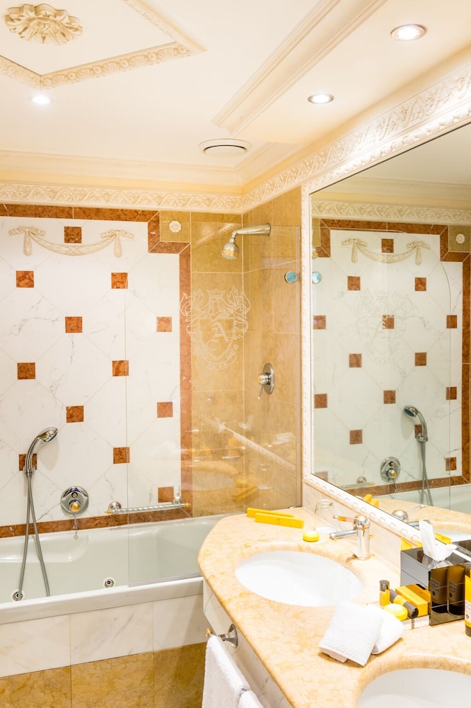 Deluxe Double or Twin Room, Annex Building - Photo 7
