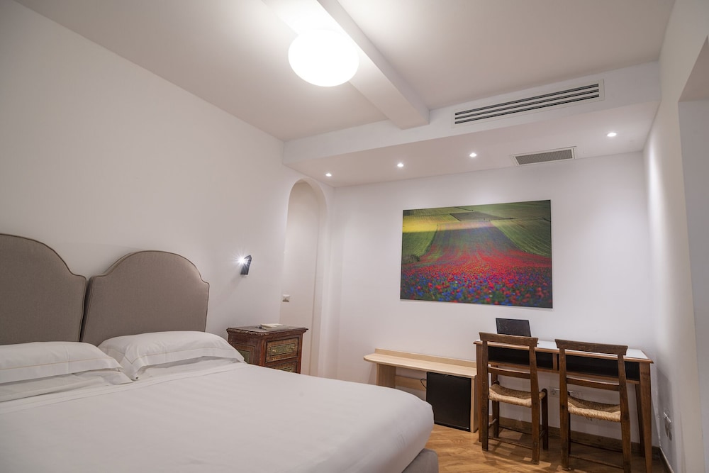 Comfort Double or Twin Room, Ensuite photo 2
