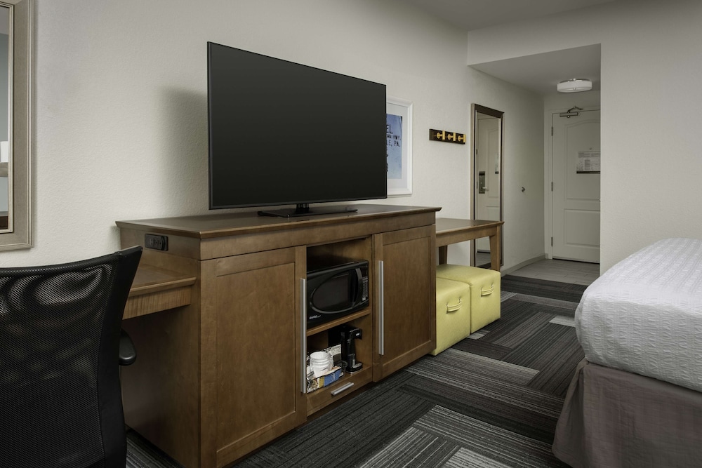 Standard 1 King Bed - Photo 2