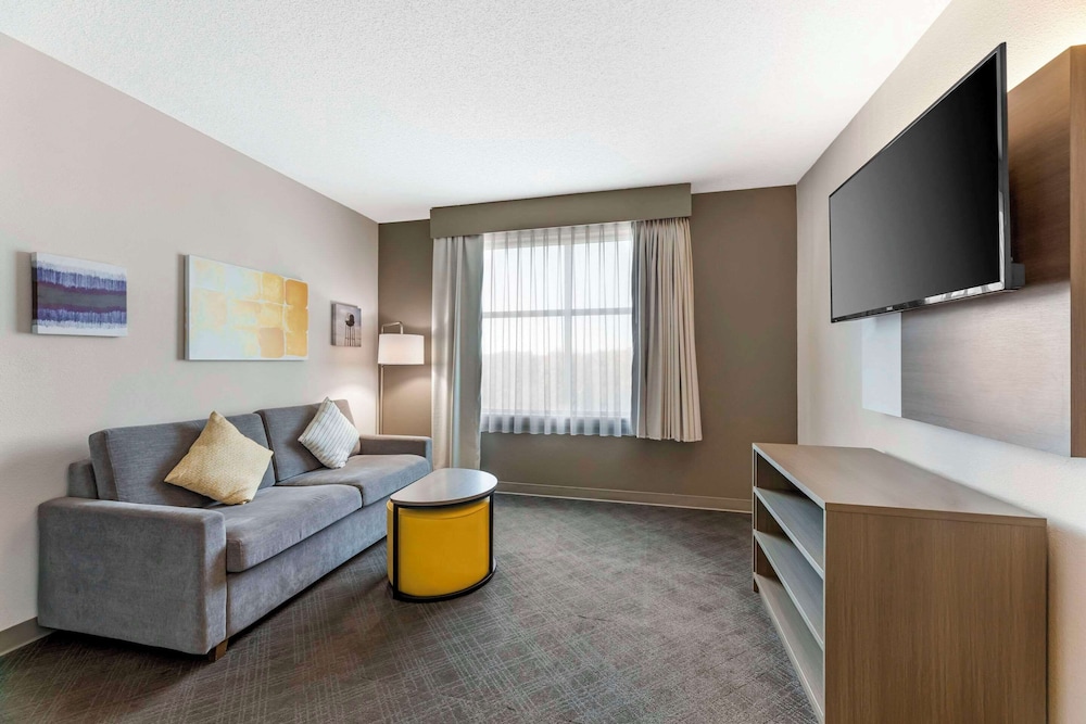 Studio Suite, 1 King Bed, Non Smoking - Photo 4