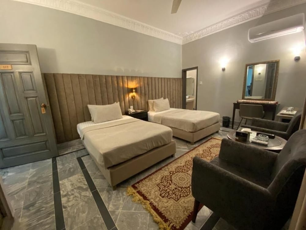 Deluxe Double or Twin Room photo 3