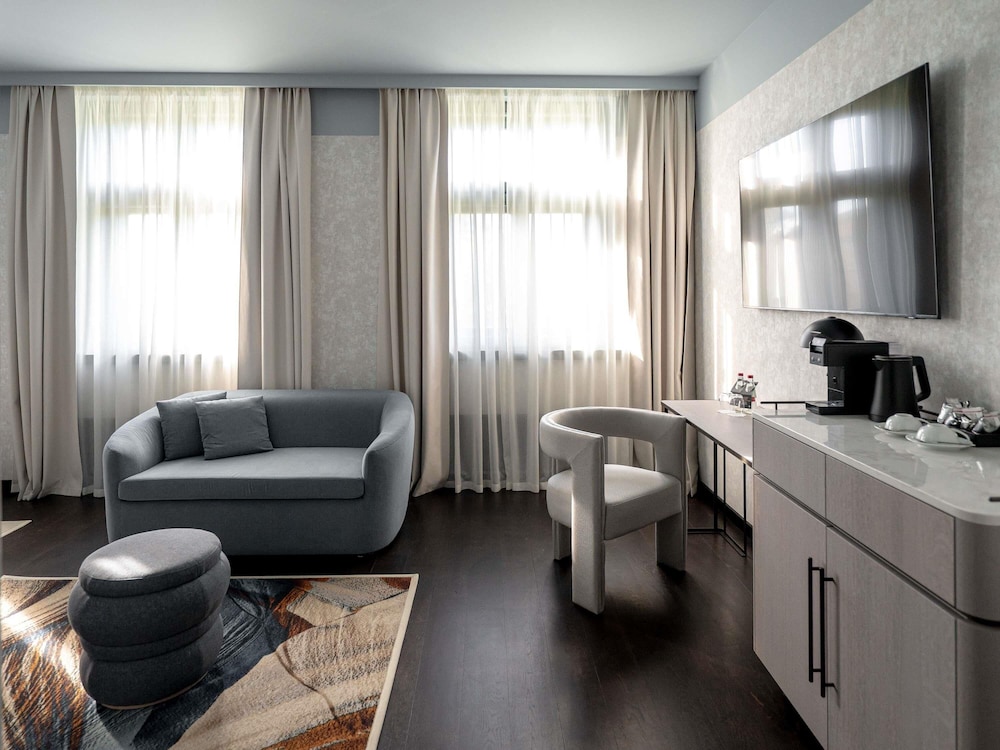 Deluxe Room, 1 King Bed, Park View - Photo 7