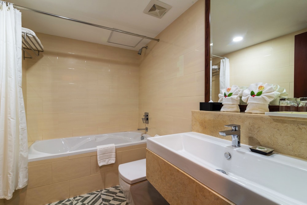 Deluxe Triple Room, Bathtub, Balcony - Photo 4