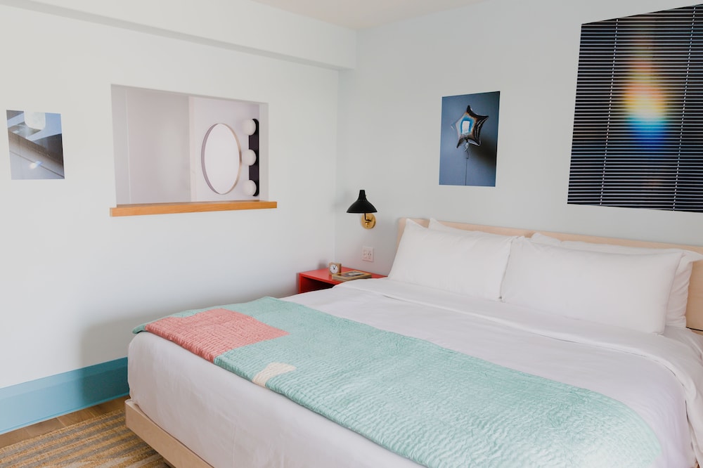 Studio King at Drake Motor Inn photo 1