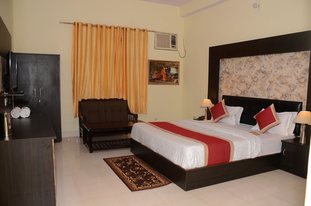 Standard Double Room, 1 King Bed, Non Smoking - Photo 1