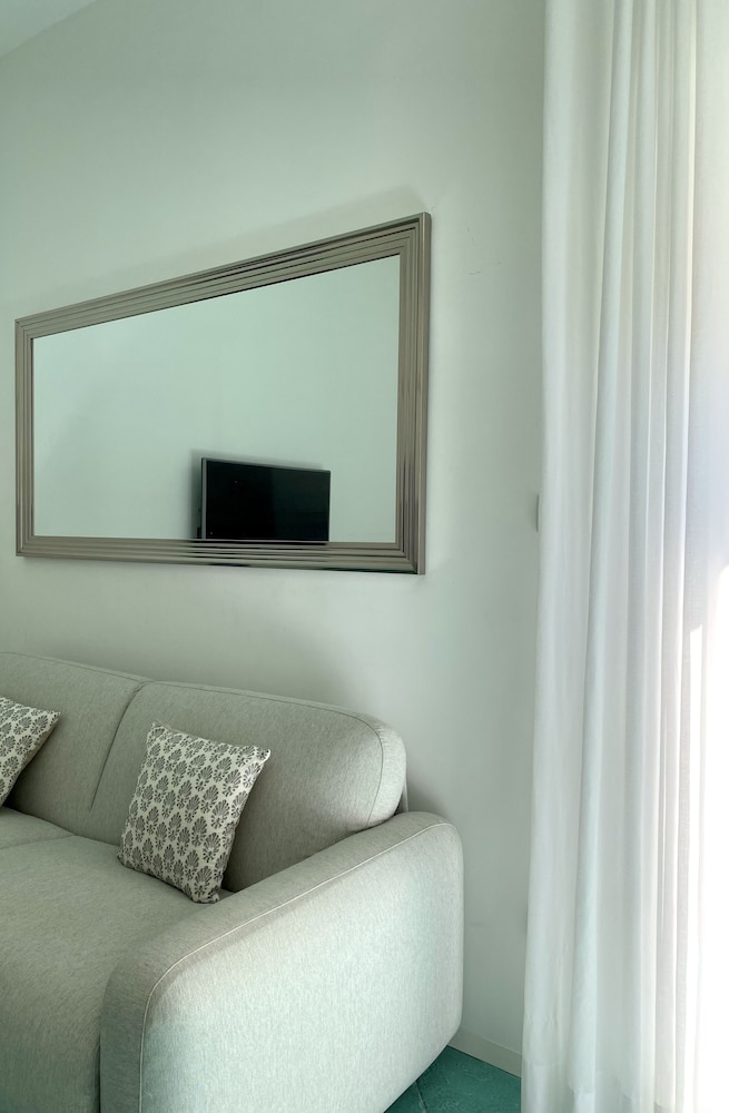 Family Double or Twin Room, 1 Bedroom, Ensuite, City View photo 2