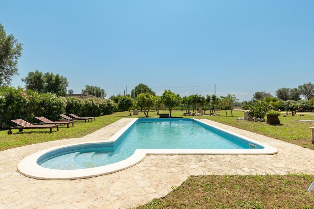 Villa photo 2