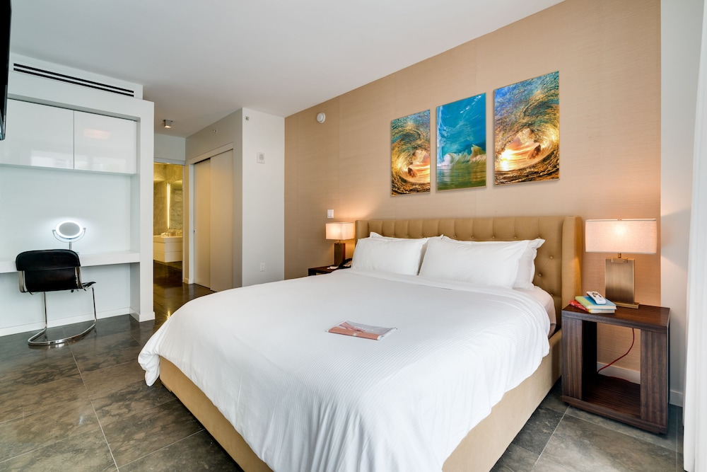 One Bedroom Suite with Terrace - Photo 5