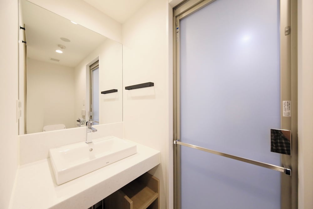 Moderate Twin Room, Non Smoking - Photo 8