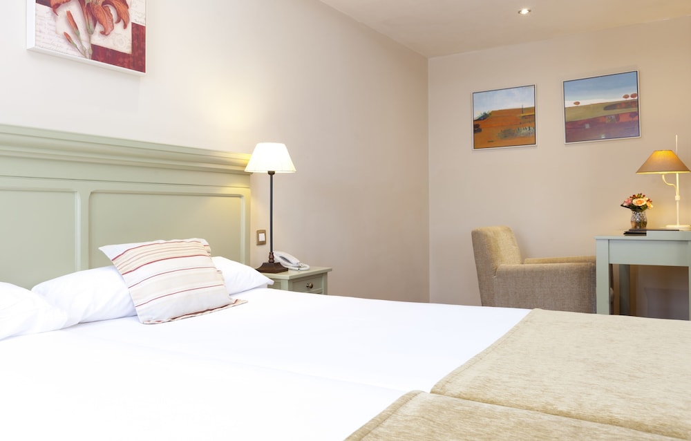 Standard Double Room Single Use photo 2