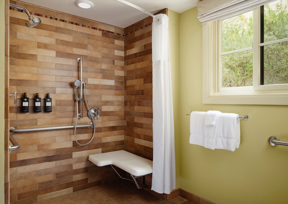 Room, 2 Queen Beds, Mobility Accessible, Fireplace - Photo 1