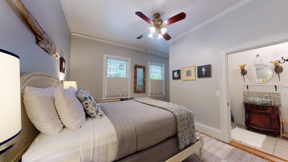 Classic Room, Private Bathroom (Driftwood - Queen Fireplace Room) photo 2