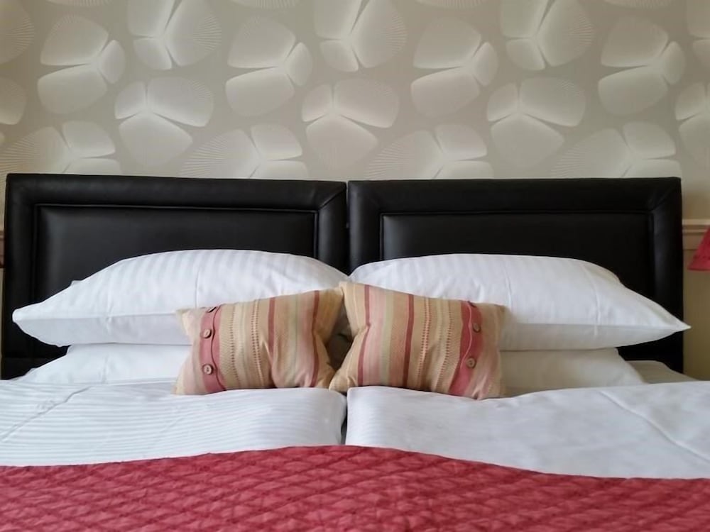 Twin Room, Ensuite photo 2