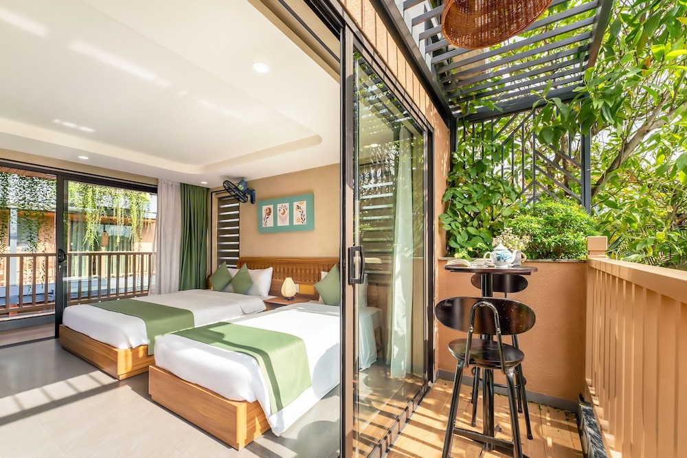 Deluxe Triple Room, Balcony, Garden View photo 2