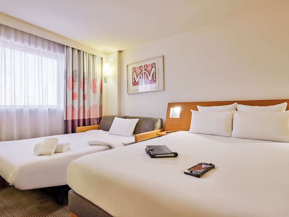 Executive Room, 1 Queen Bed with Sofa bed - Photo 4