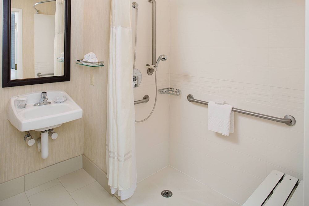Suite, 1 Bedroom - Photo 9