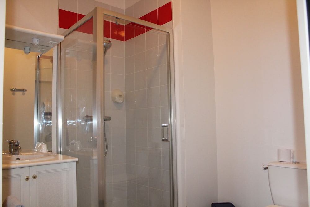 Double or Twin Room - Photo 5