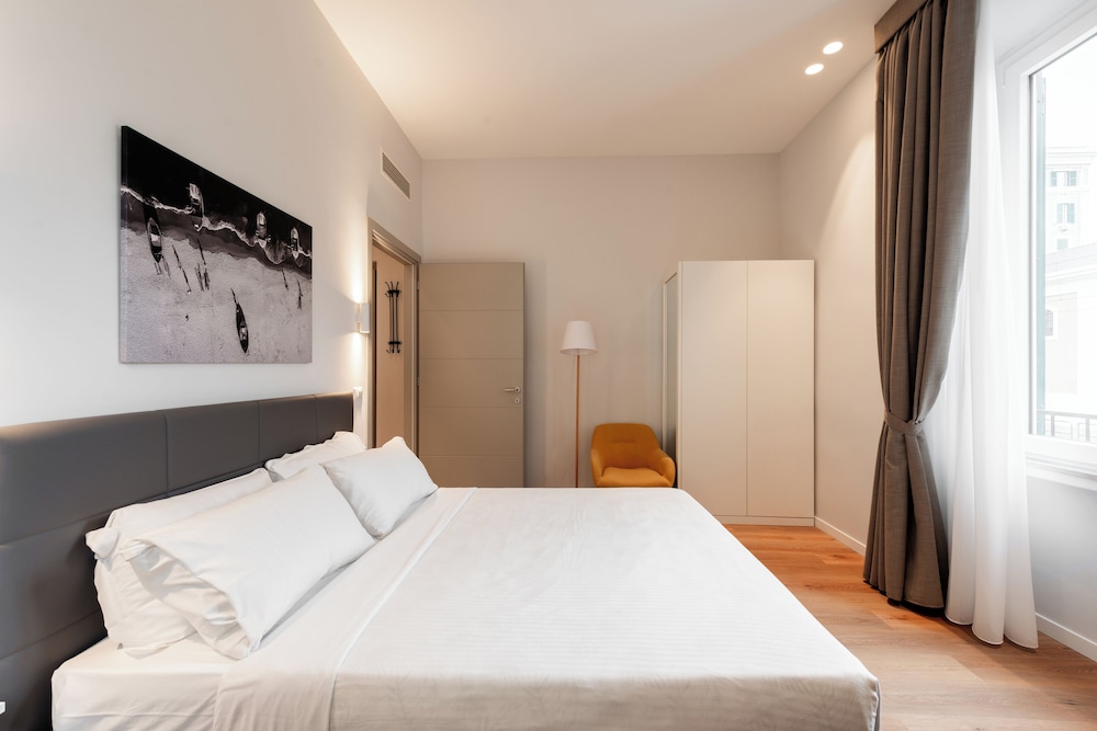 Deluxe Apartment, Courtyard View