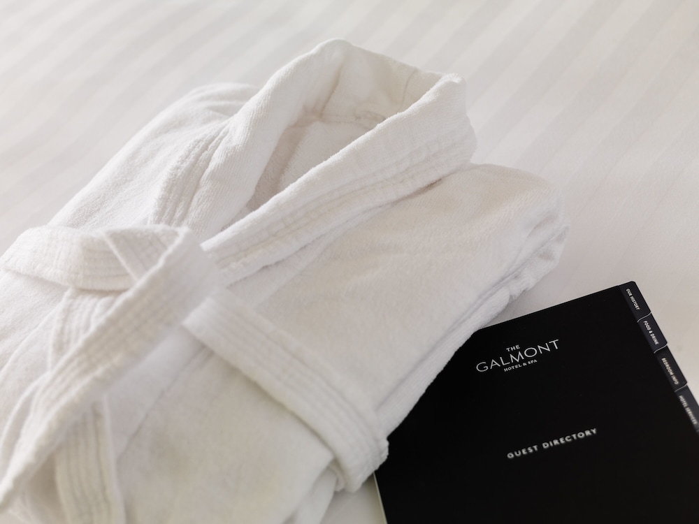 Deluxe Seaview King Room - Photo 2