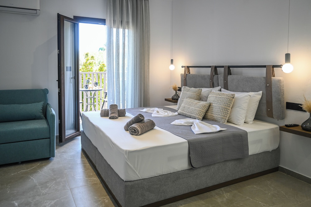 Luxury Double Room, Balcony, Pool View photo 1