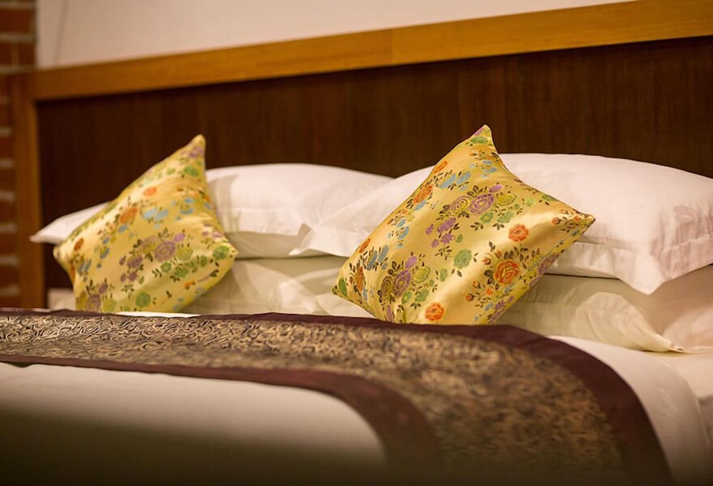 Superior Room, 1 King Bed photo 3