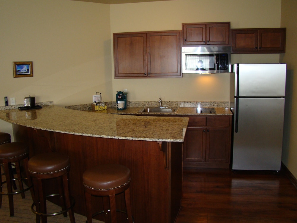 Executive Suite, 1 King Bed, Kitchen (Executive King Suite Full Kitchen) photo 3