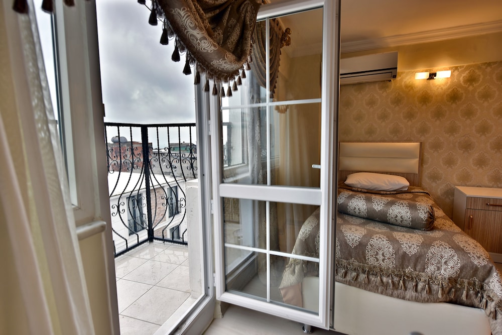 Deluxe Triple Room With Sea View photo 3