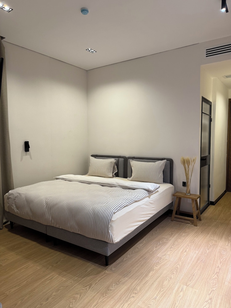 Superior Double Room, 1 Bedroom, Non Smoking - Photo 2