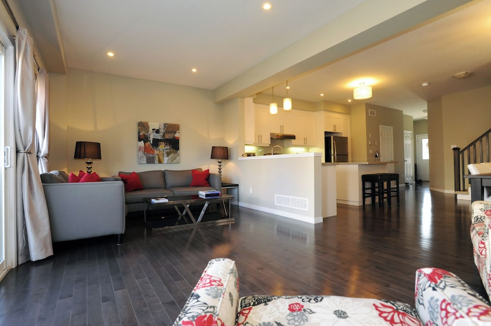 Eight-Bedroom House-2 photo 1