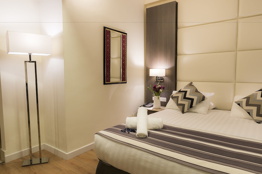 Superior Room, 1 King Bed, Balcony, City View photo 3