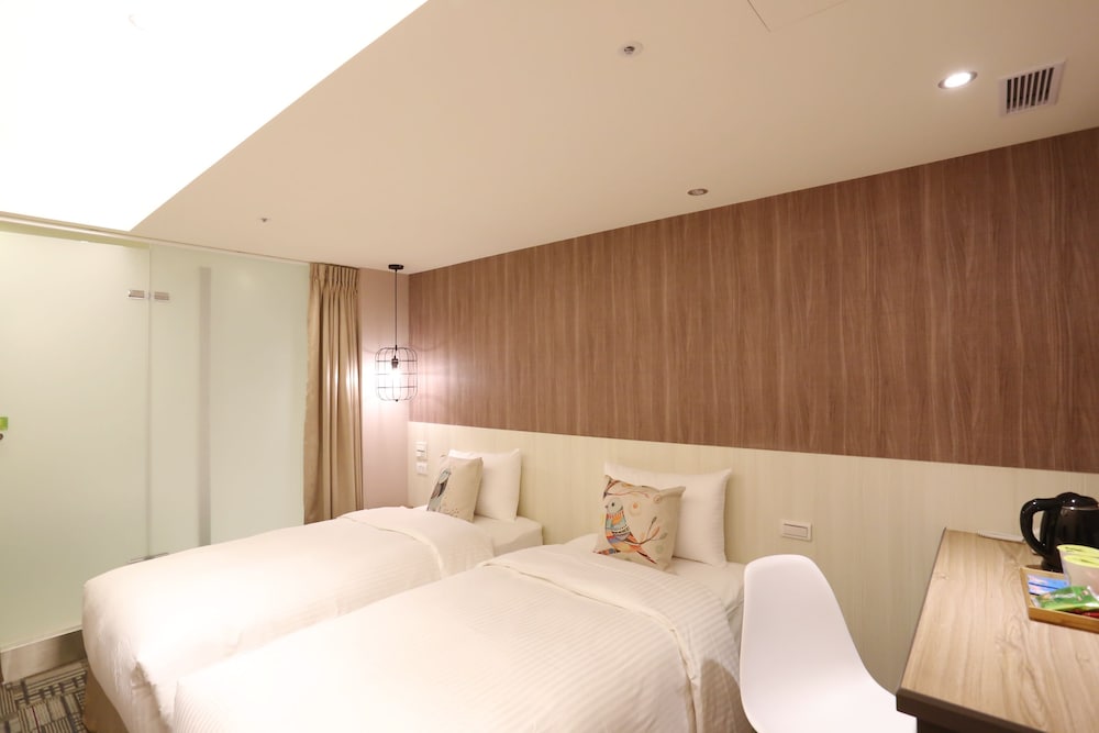 Standard Twin Room, No Windows photo 2