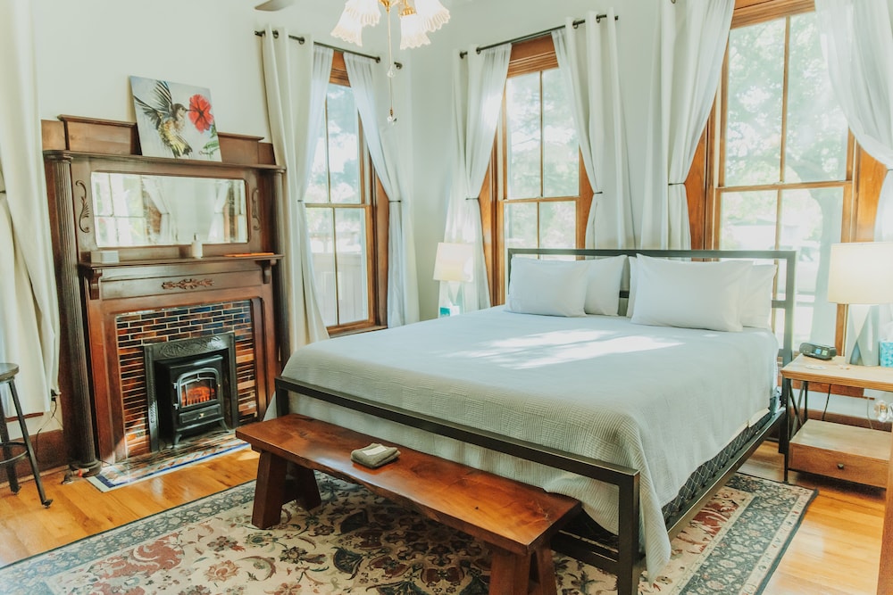 Chisos Room