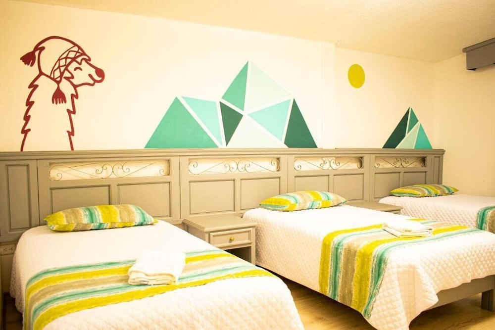 Standard Room, 3 Twin Beds, Mountain View photo 1