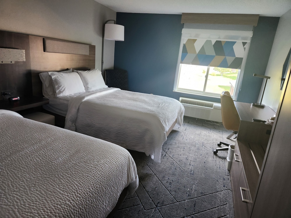 Standard Room, 2 Queen Beds - Photo 2