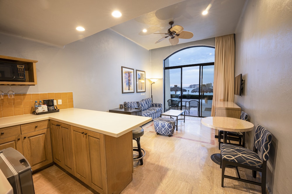 Master Suite Ocean View with Patio King Bed & Sofa Bed - Photo 5
