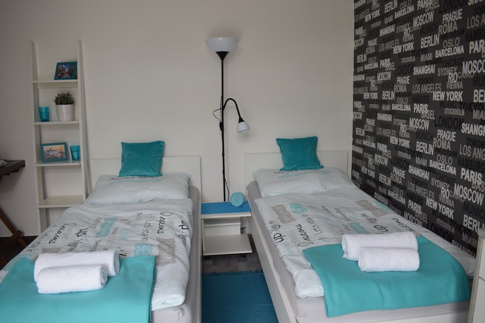 Studio Suite, 2 Twin Beds, Kitchenette, Courtyard View photo 1
