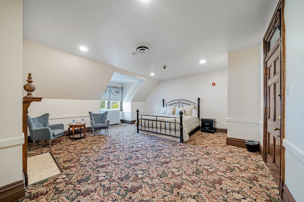 Luxury Suite, 1 King Bed, Non Smoking, Club Lounge Access photo 1