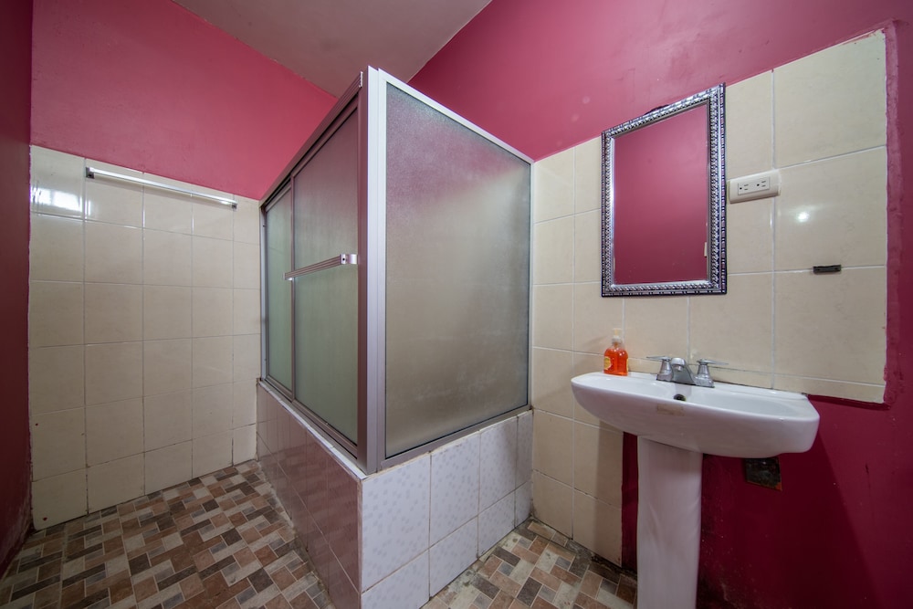 Basic Triple Room, Multiple Beds photo 3