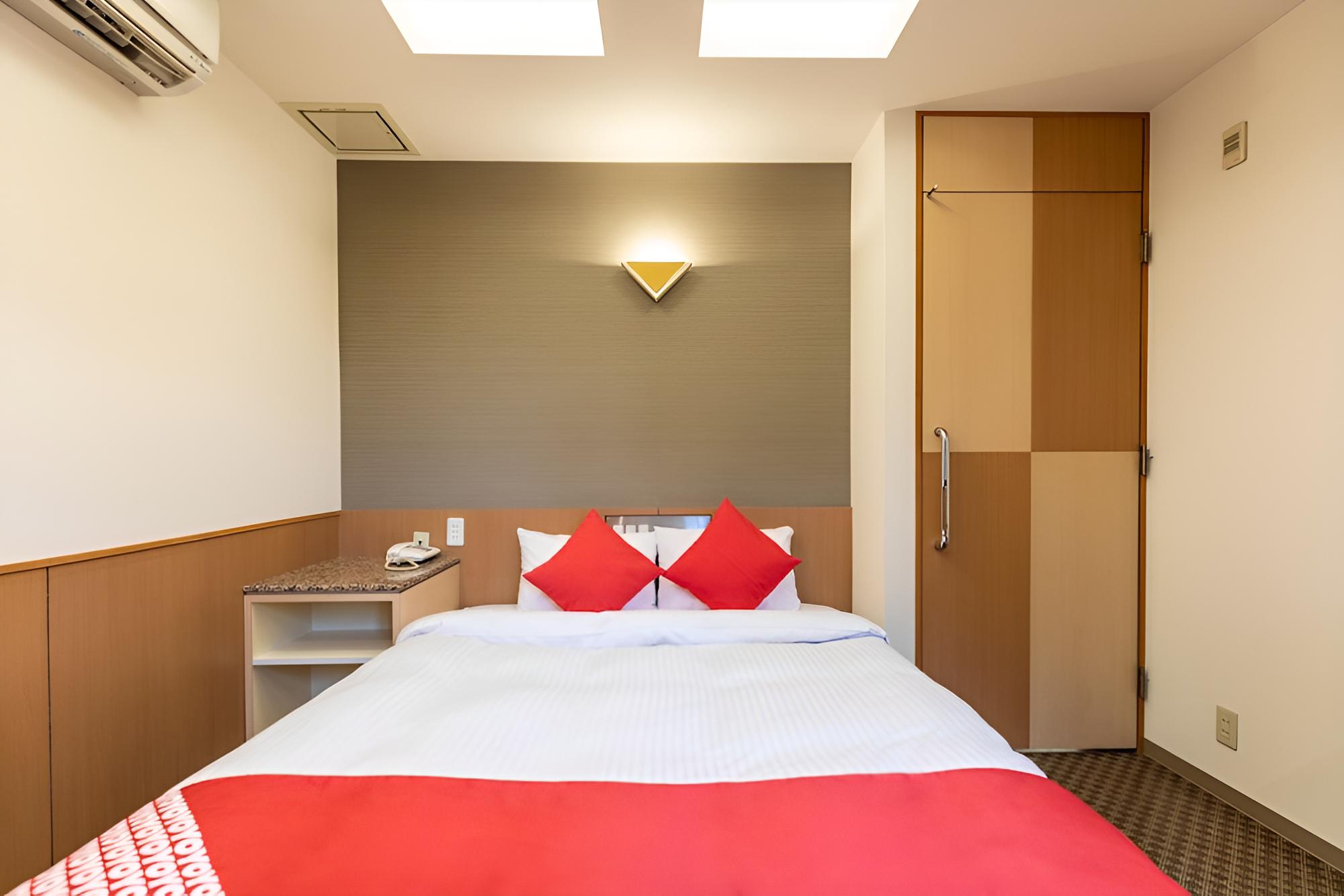Double Room, Non Smoking - Photo 4