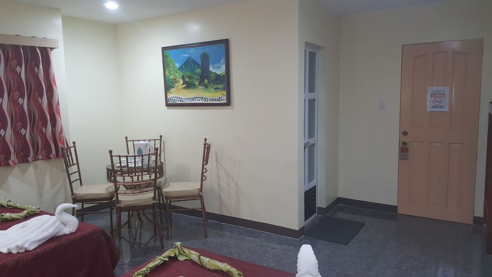 Family Room, 1 Bedroom photo 3