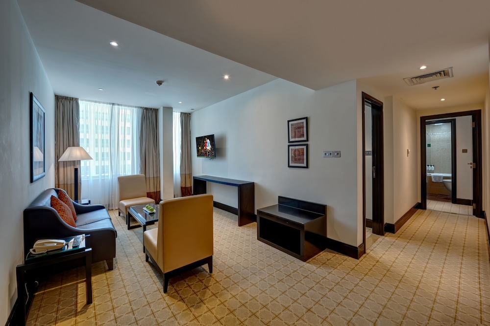Suite, 2 Bedrooms, City View (Bath/Shower Combo)