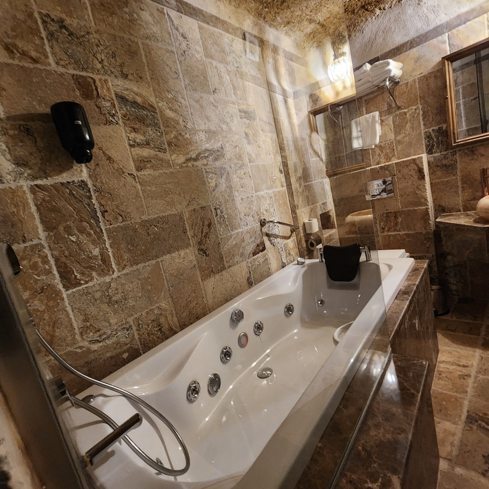 Superior Double Room, 1 King Bed, Non Smoking, Private Bathroom photo 3